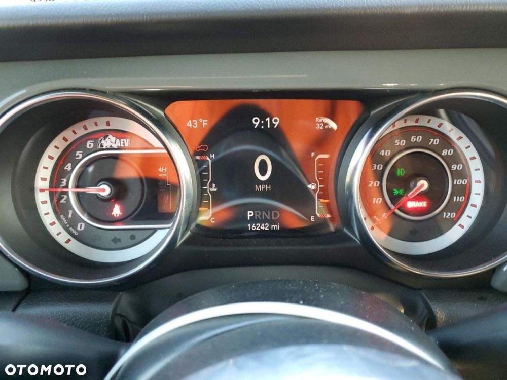 Jeep Wrangler - 12