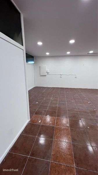 Loja com 100m2 para arrendar - Grande imagem: 5/12