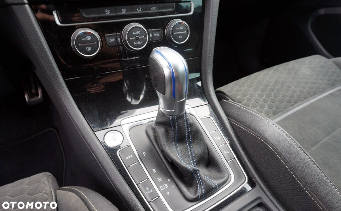 Volkswagen Golf - 9