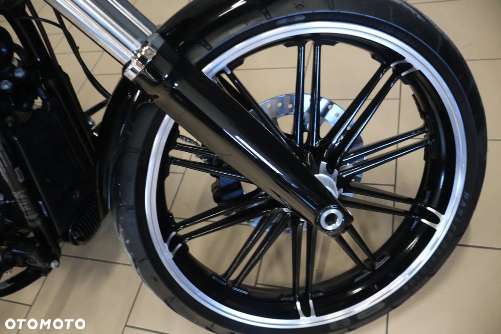 Harley-Davidson Softail Breakout - 18