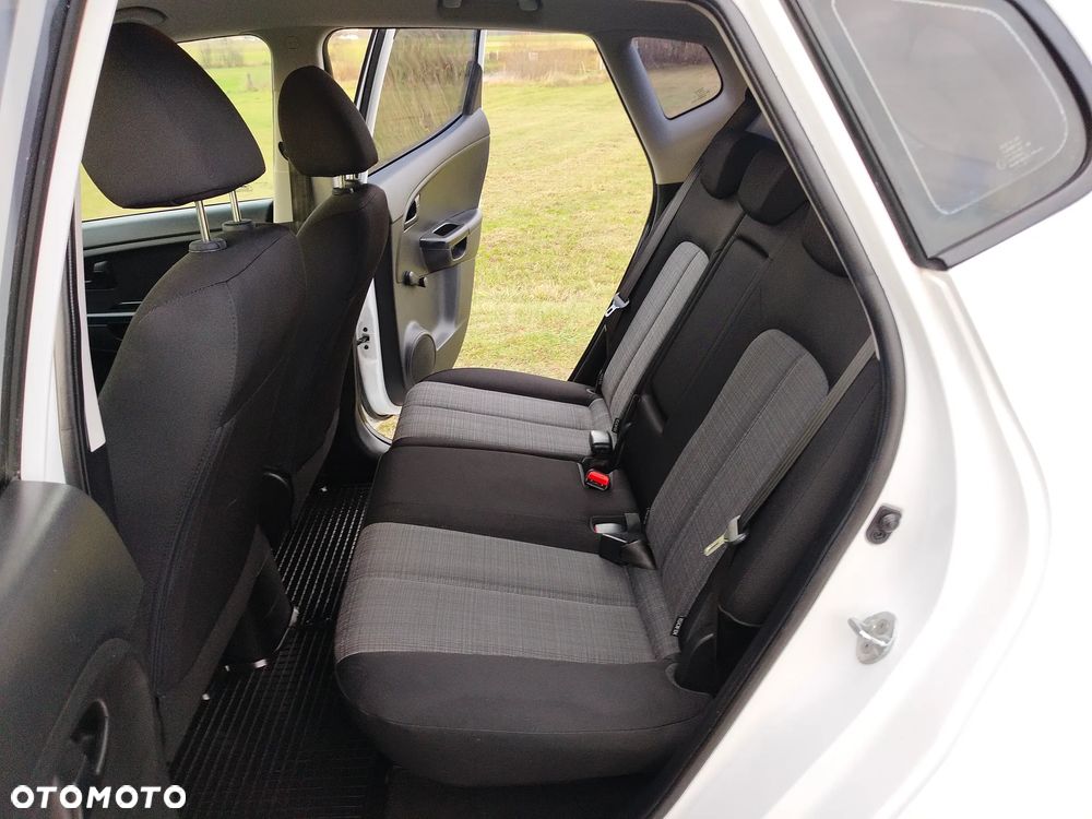 Kia Venga 1.4 CVVT Business Line - 25