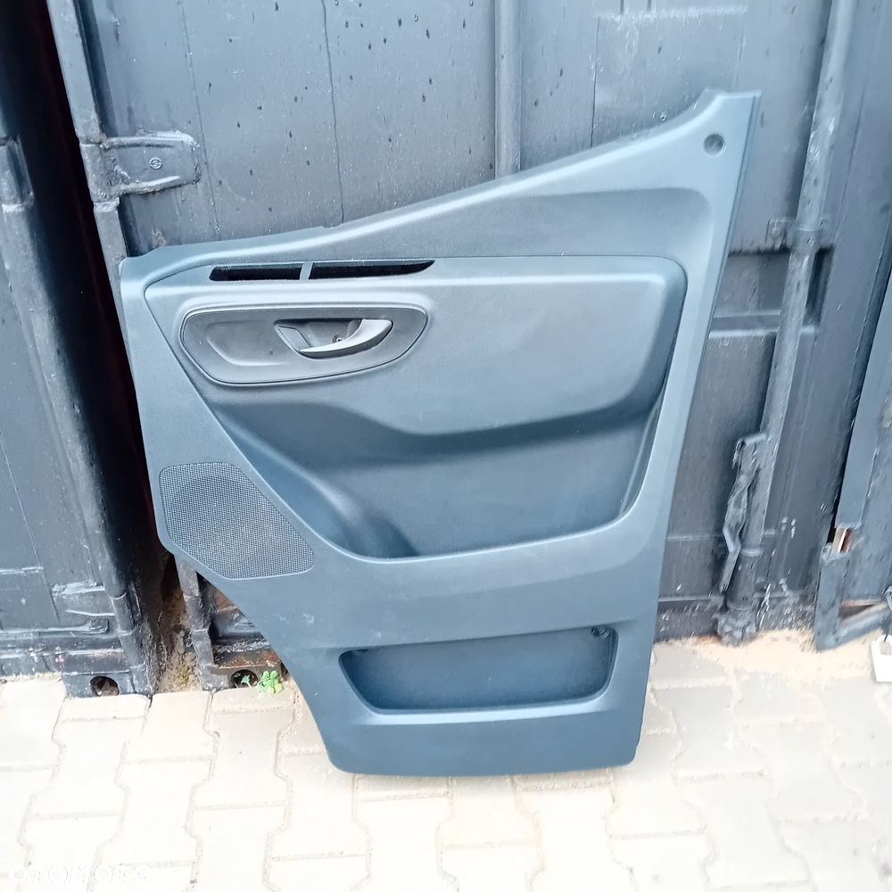 Mercedes Sprinter 907 910 Tapicerka drzwi przednich - Lewa lub Prawa