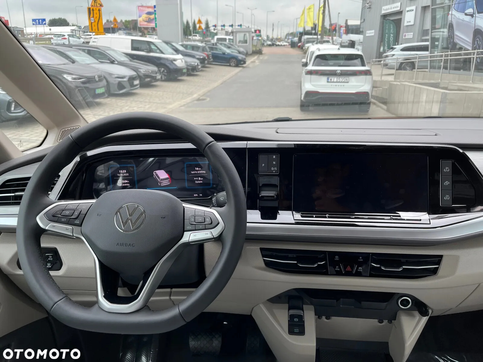 Volkswagen Multivan - 12