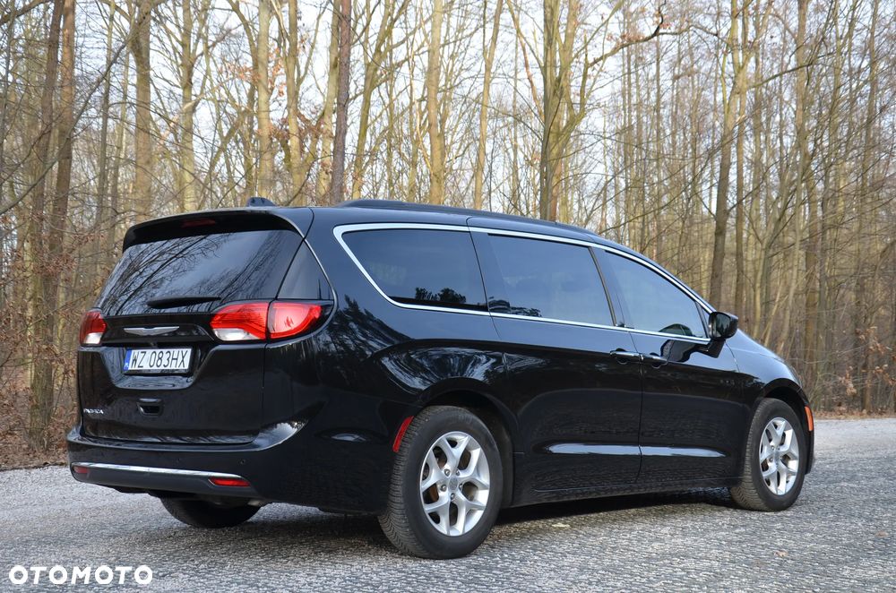 Chrysler Pacifica - 5