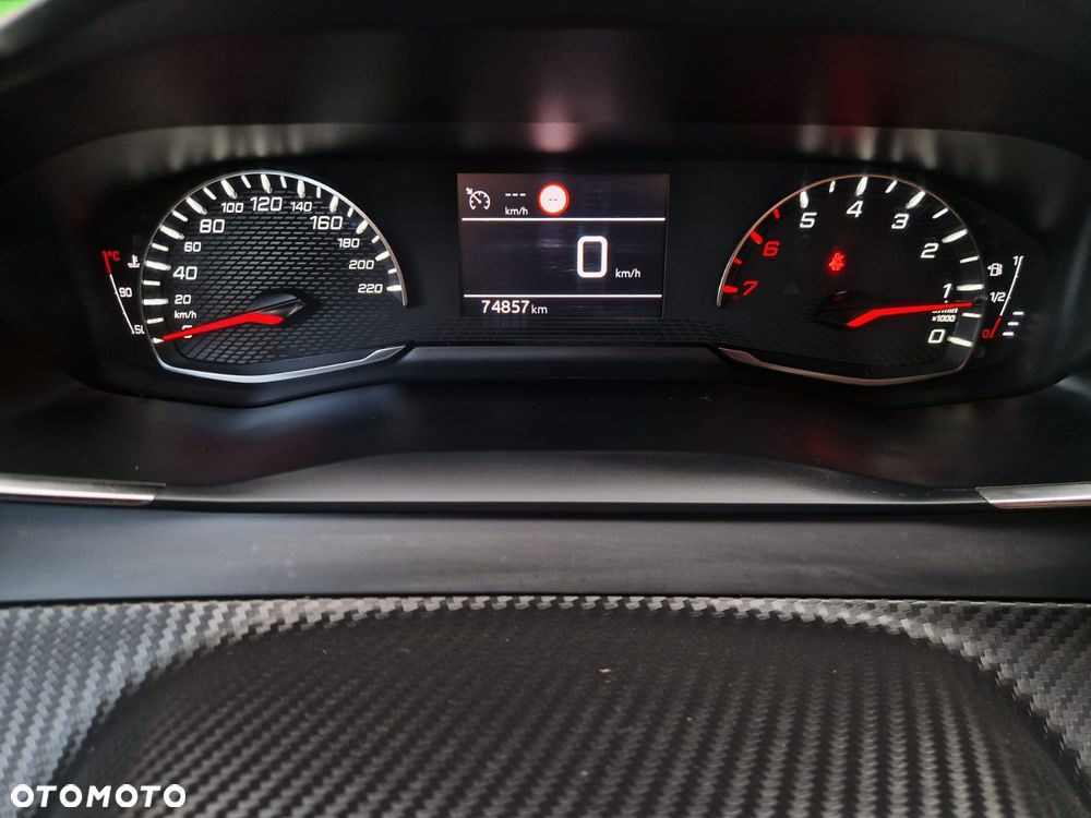 Peugeot 208 - 17