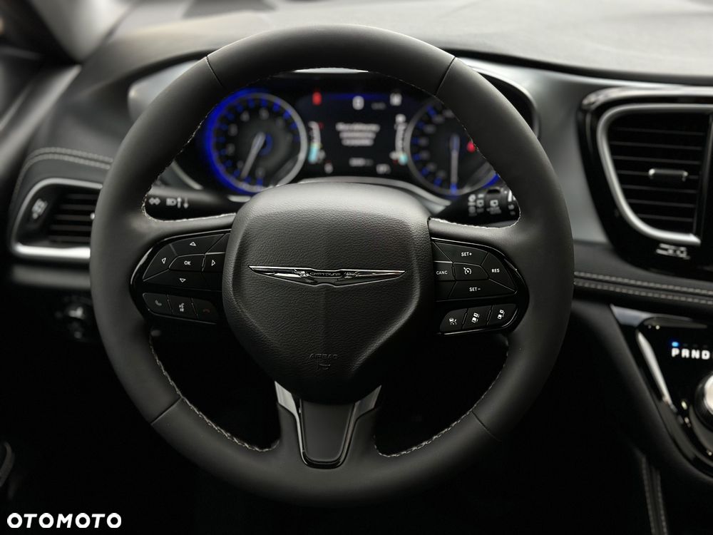 Chrysler Pacifica - 26
