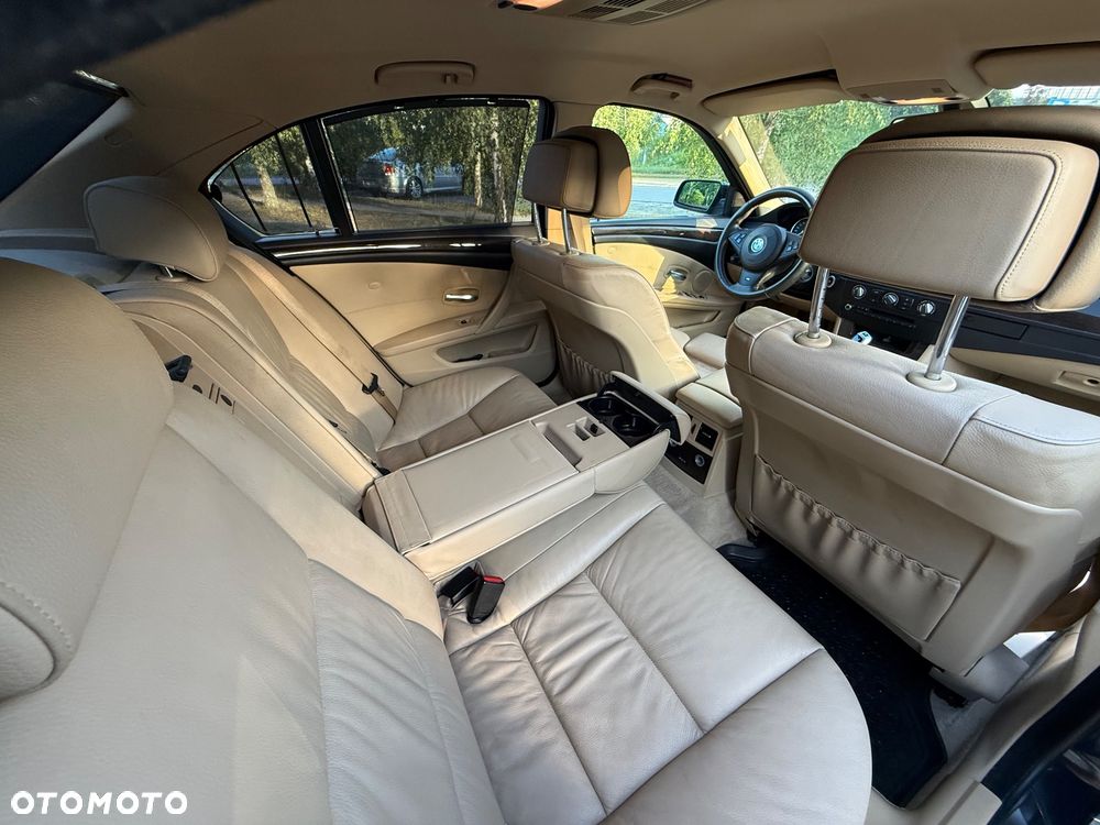 BMW Seria 5 520d - 24
