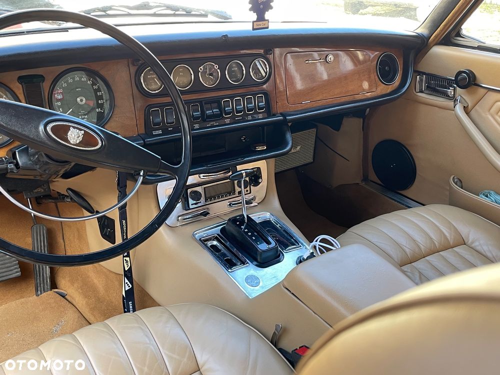Jaguar XJ - 4