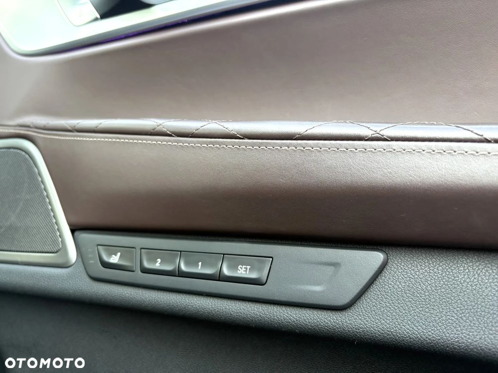 BMW Seria 7 750Ld xDrive sport - 38