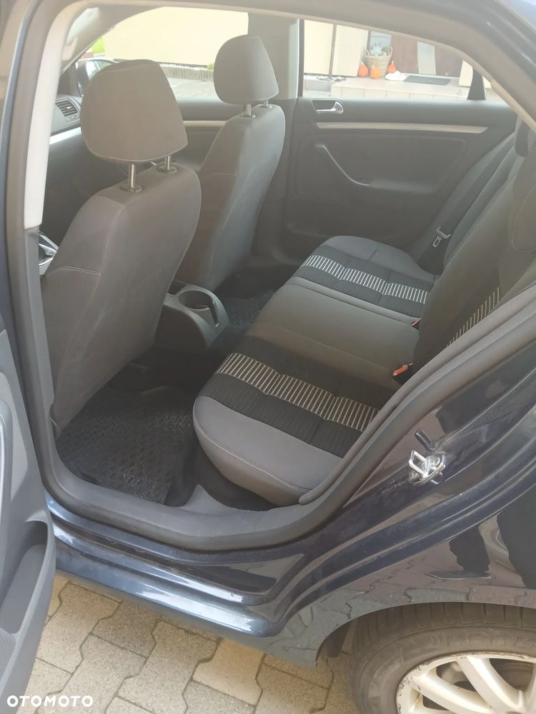 Volkswagen Jetta - 11