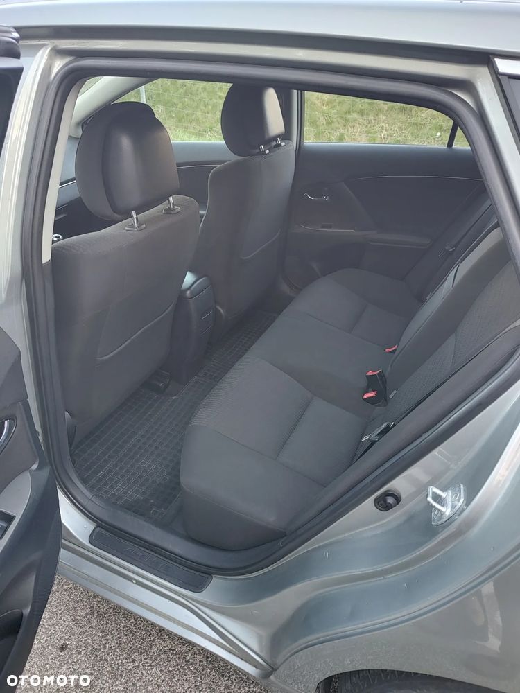 Toyota Avensis 1.8 Sol - 10