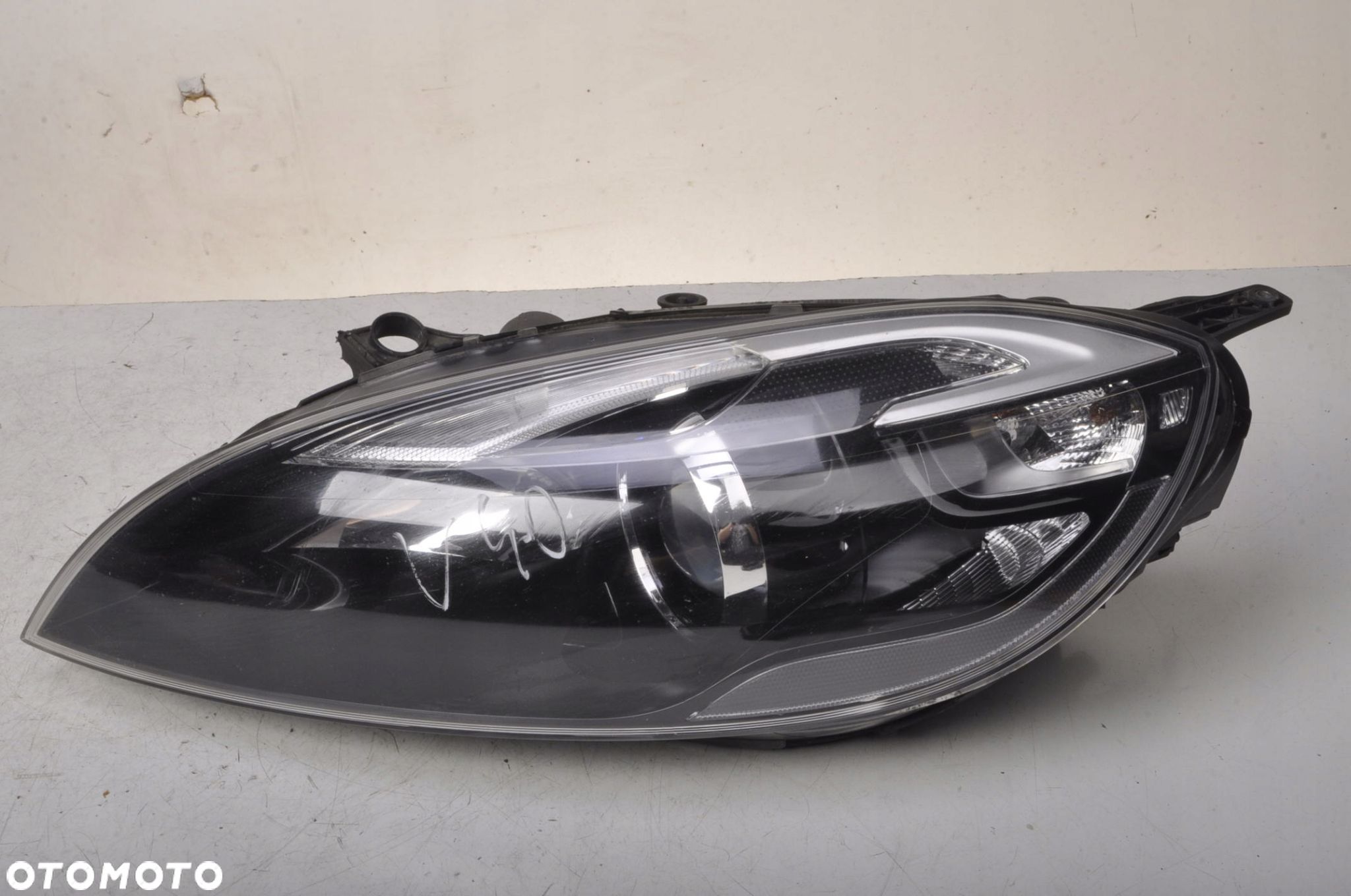 VOLVO V40 II LAMPA LEWA PRZEDNIA  XENON 31420009 ANGLIK - 1