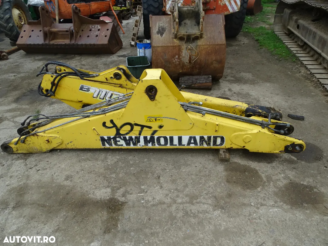 Dezmembrez buldoexcavator New holland B110 - 2