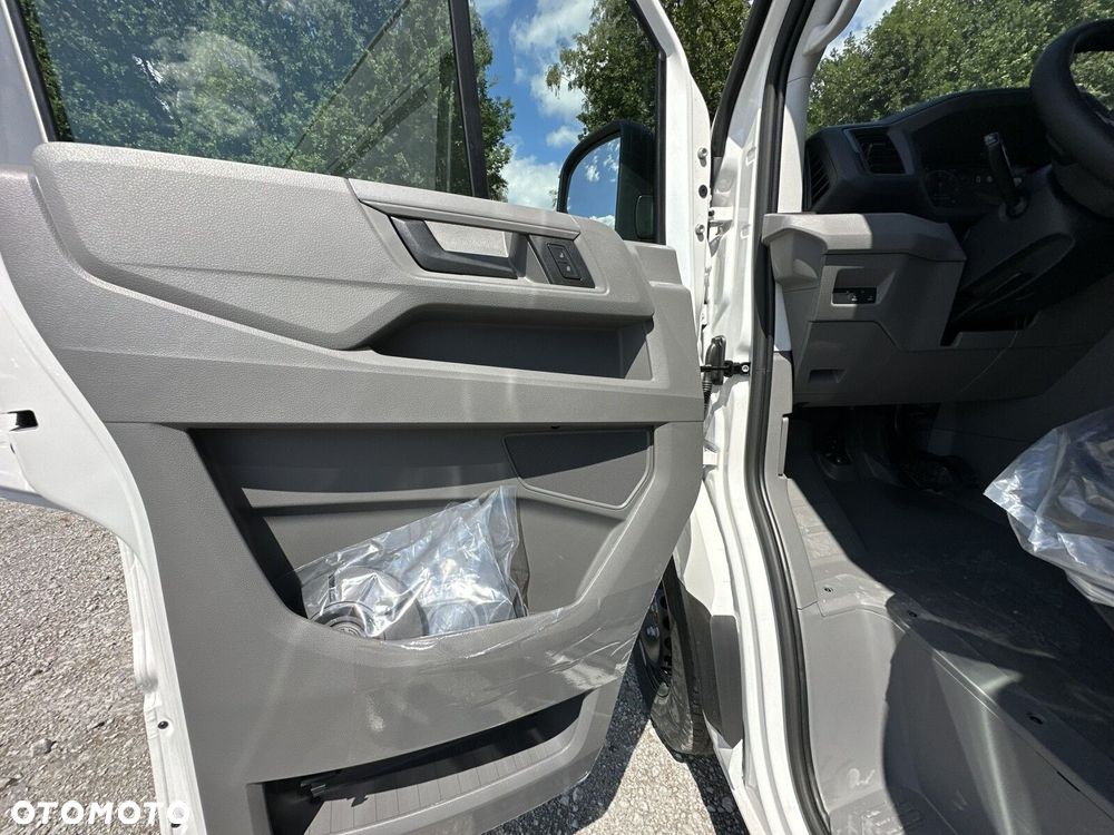 Volkswagen Crafter 35 furgon 177km Automat 3640 - 11