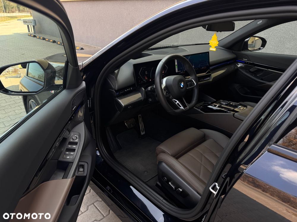 BMW Seria 5 520d xDrive - 10