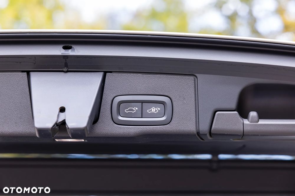 Volvo XC 60 T8 Plug-In Hybrid AWD Polestar Engineered - 20