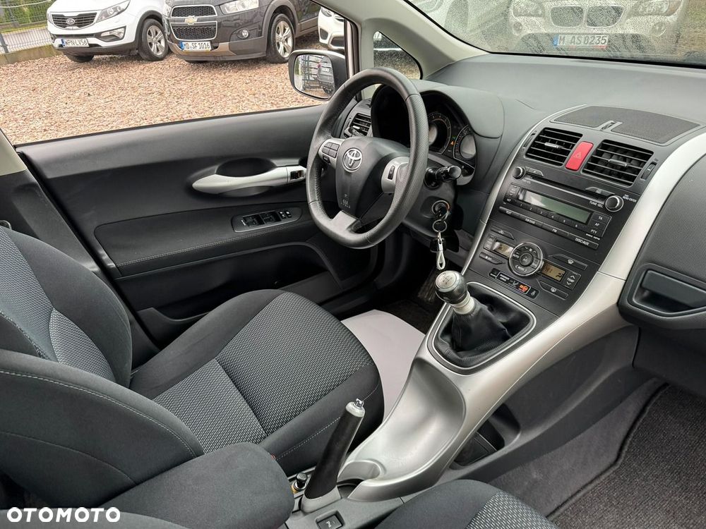 Toyota Auris 2010 photo 5