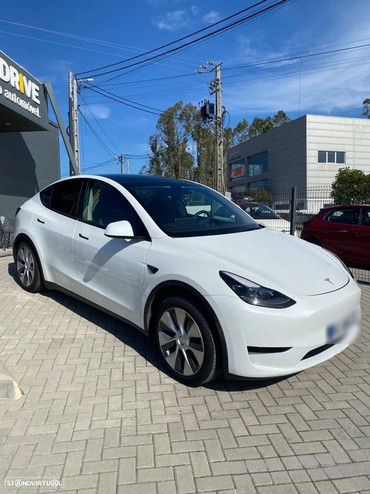 Tesla Model Y Standard RWD - 2