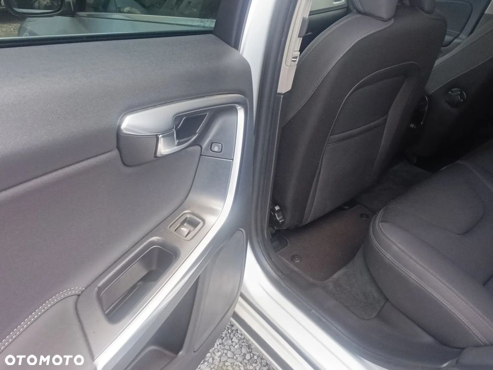 Volvo V60 D3 Geartronic Momentum - 9