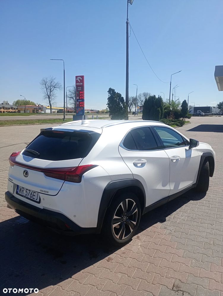 Lexus UX - 4