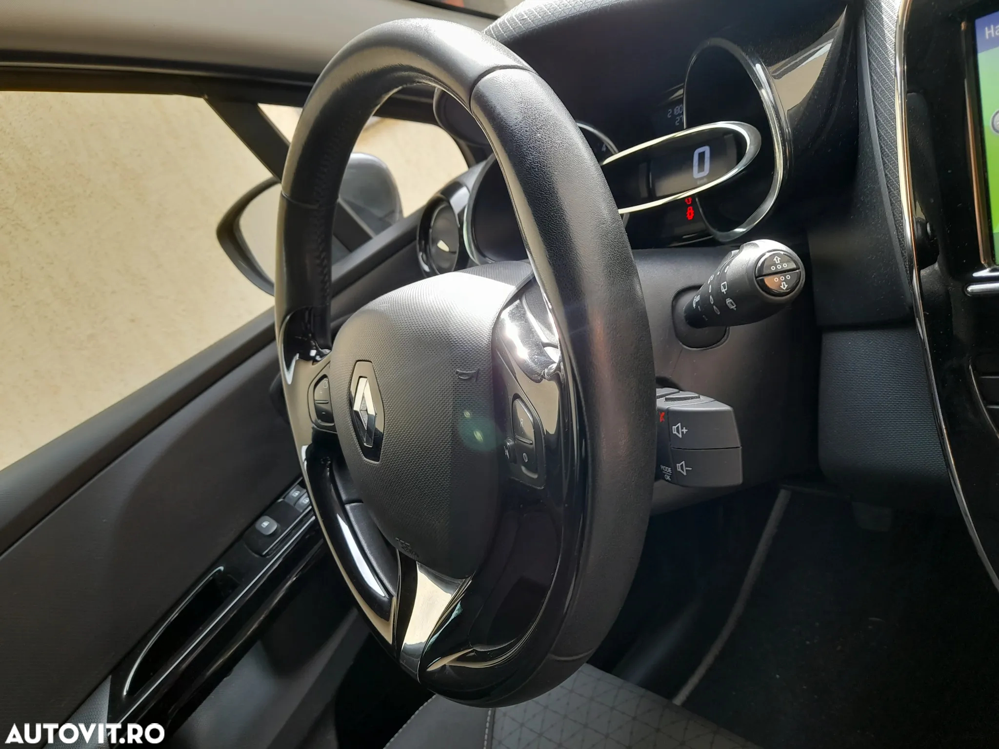 Renault Clio (Energy) dCi 90 Start & Stop INTENS - 27