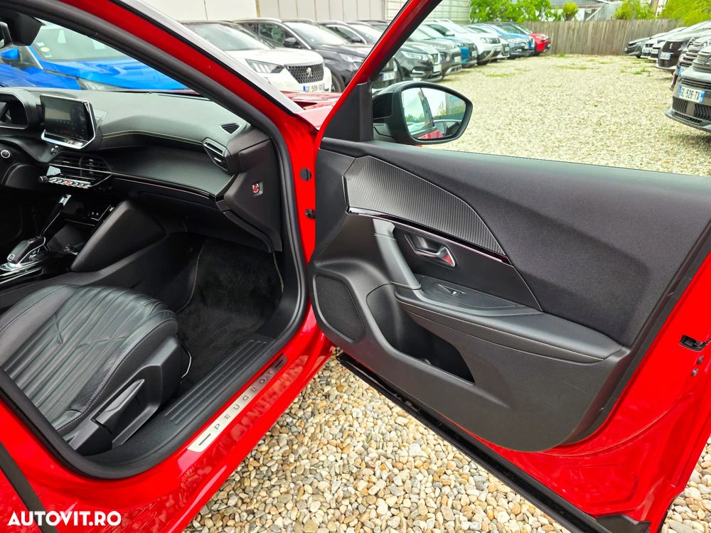 Peugeot 2008 PureTech 130 EAT8 GT - 13