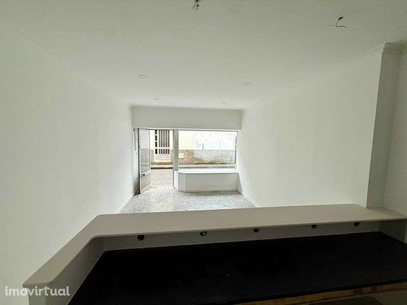 Loja em Valpaços com WC e arrecadação - Grande imagem: 3/7