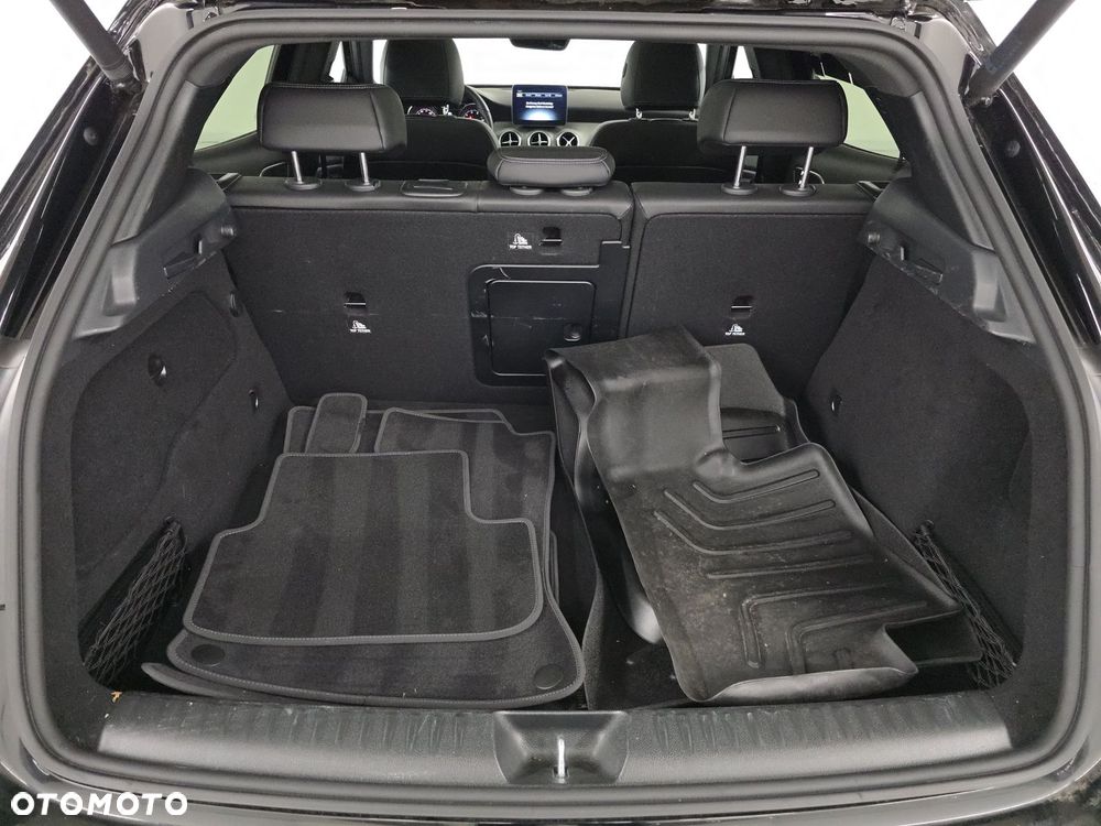 Mercedes-Benz GLA 250 4Matic 7G-DCT - 15