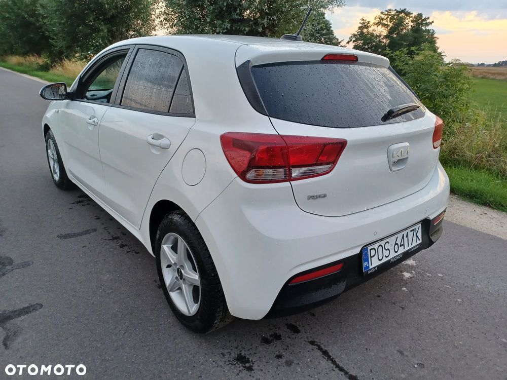 Kia Rio 1.2 L - 8