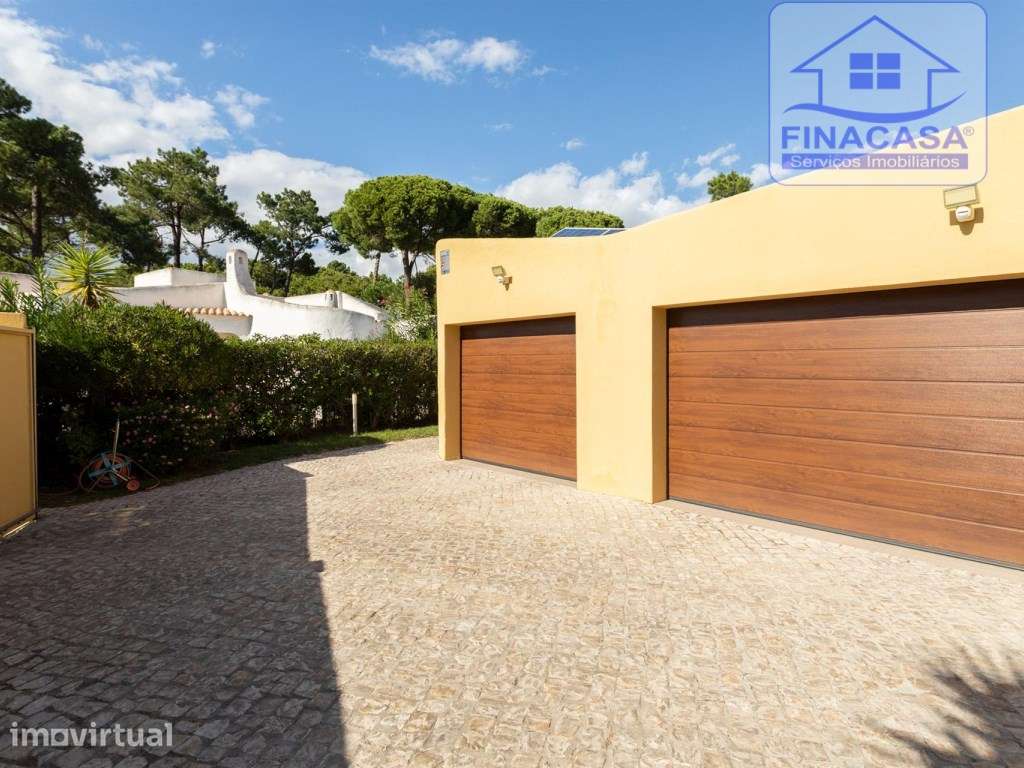 Moradia V3 toda térrea isolada com piscina,jardim e garagem - Vilam... - Grande imagem: 5/54