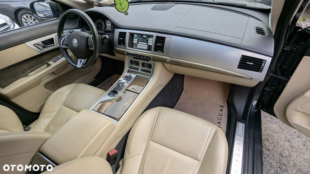 Jaguar XF 2.2 D Luxury - 22