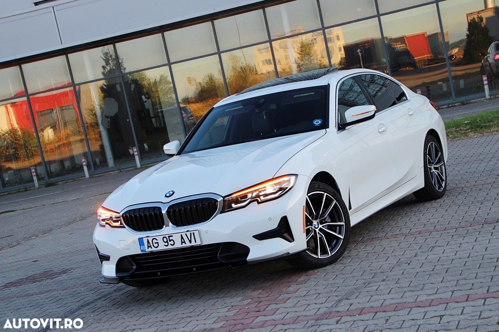 BMW Seria 3 330i xDrive Aut. Sport Line - 1