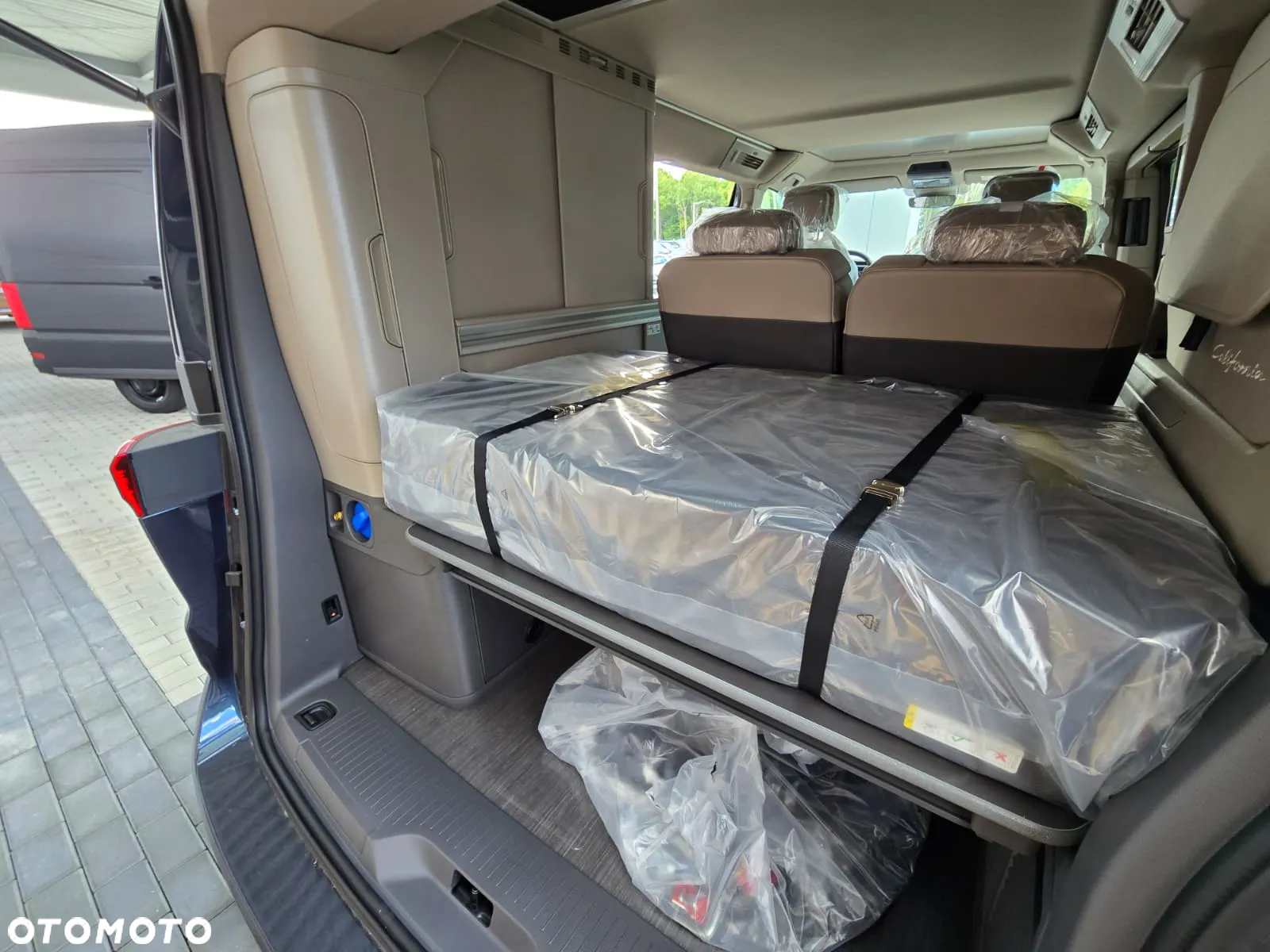 Volkswagen Multivan - 13