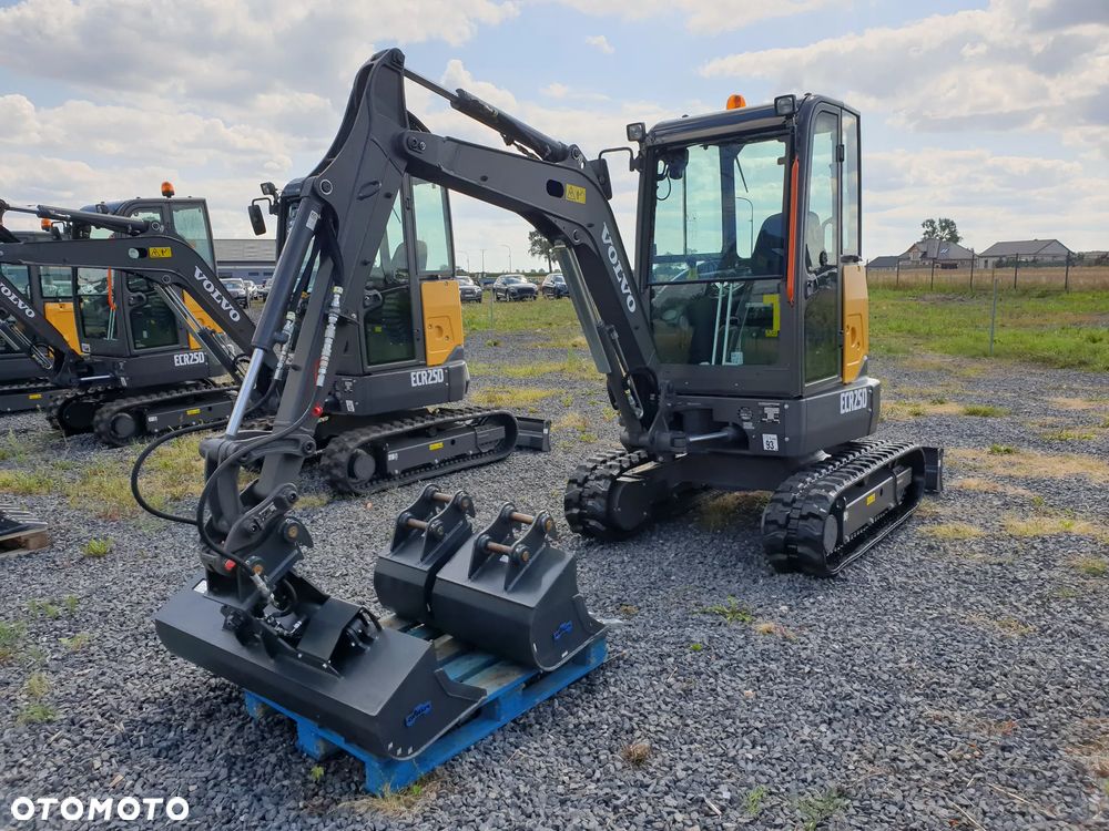 Volvo ECR25D NOWA DOSTĘPNA OD RĘKI, SZYBKOZŁĄCZE, DŁUGIE RAMIĘ, OBRÓT W OBRYSIE - 24