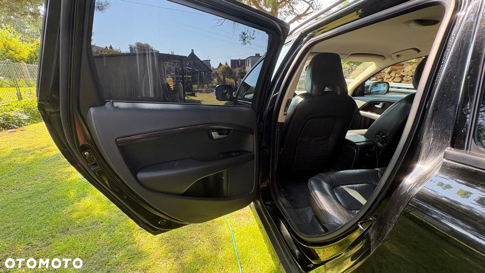 Volvo XC 70 D5 AWD Momentum - 11