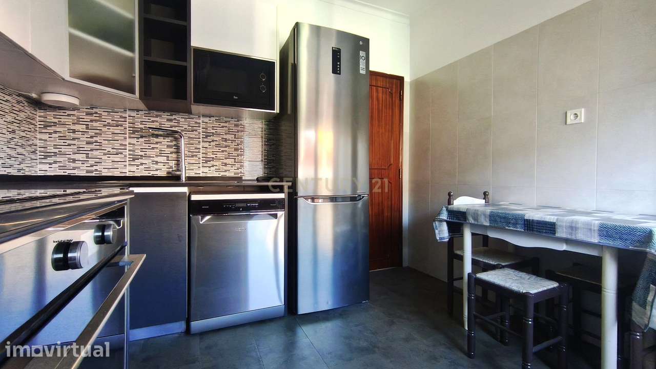 Apartamento T2 Mobilado com Varanda e Garagem - Grande imagem: 5/14