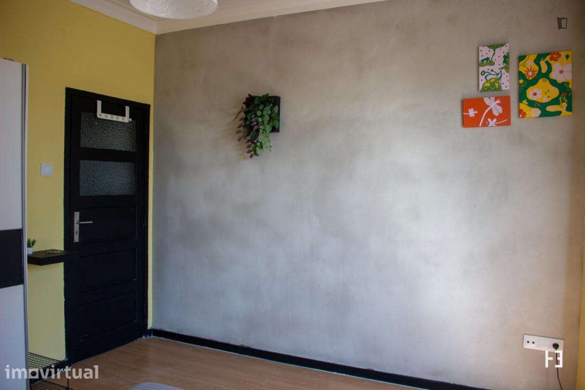 Quarto - localizado em Paranhos Porto - Grande imagem: 5/24