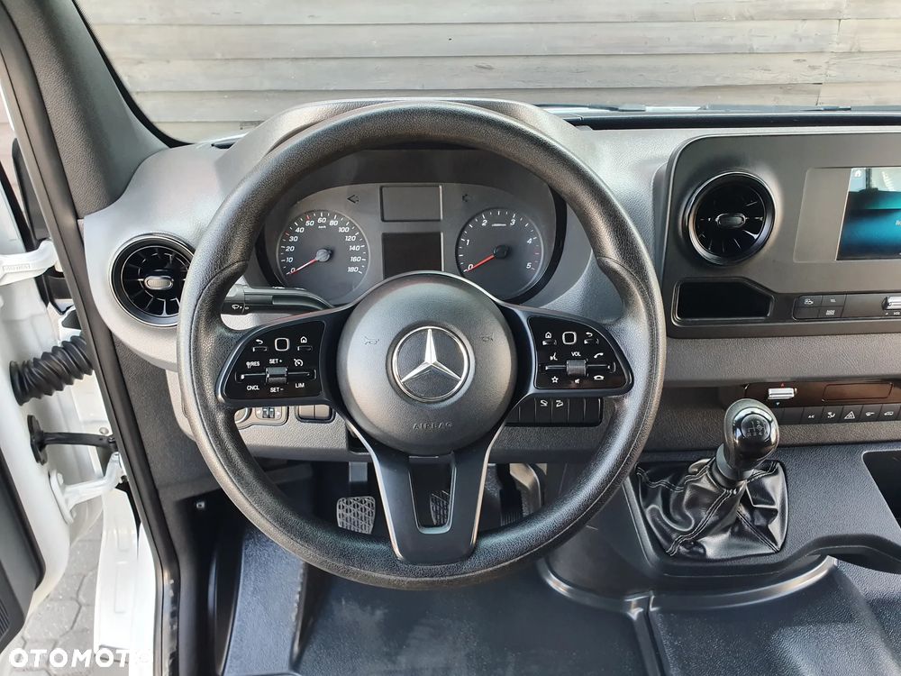 Mercedes-Benz Sprinter - 19