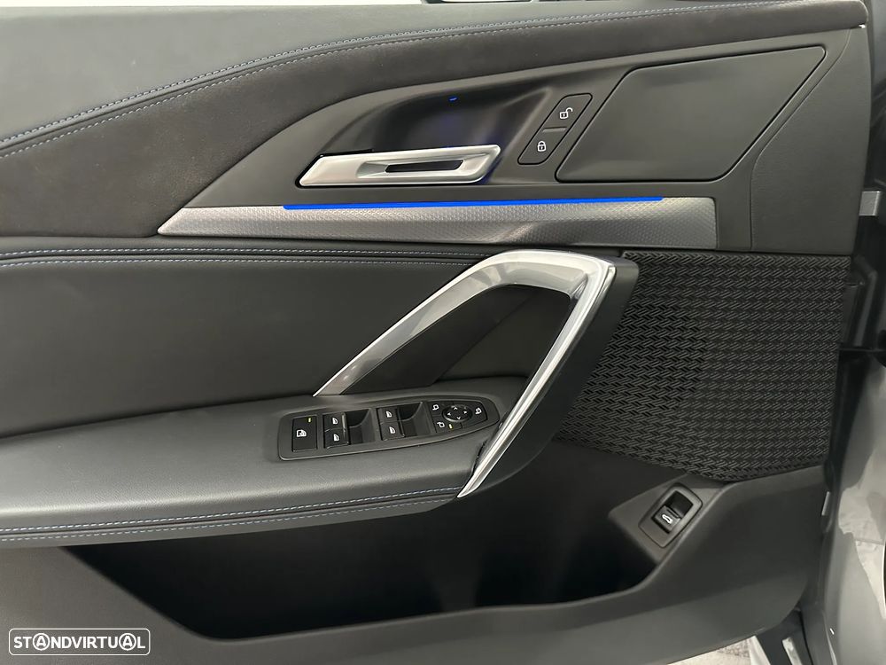 BMW iX2 eDrive20 Pack Desportivo M - 32