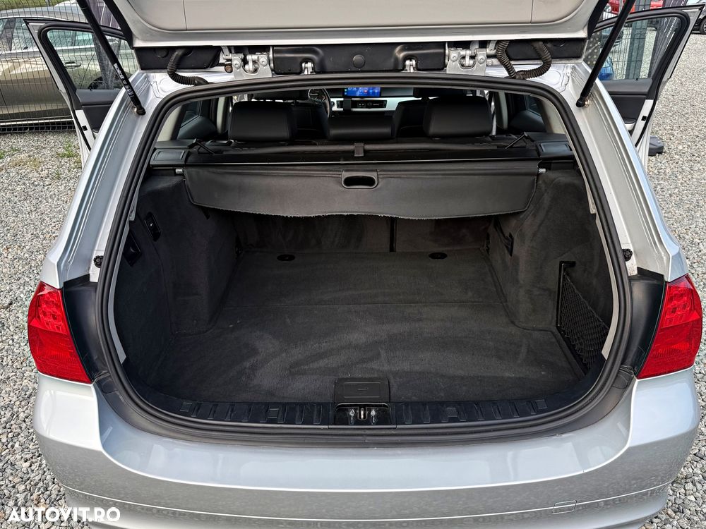 BMW Seria 3 318d DPF Touring - 15