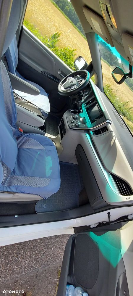 Toyota Sienna 3.5 V6 - 10