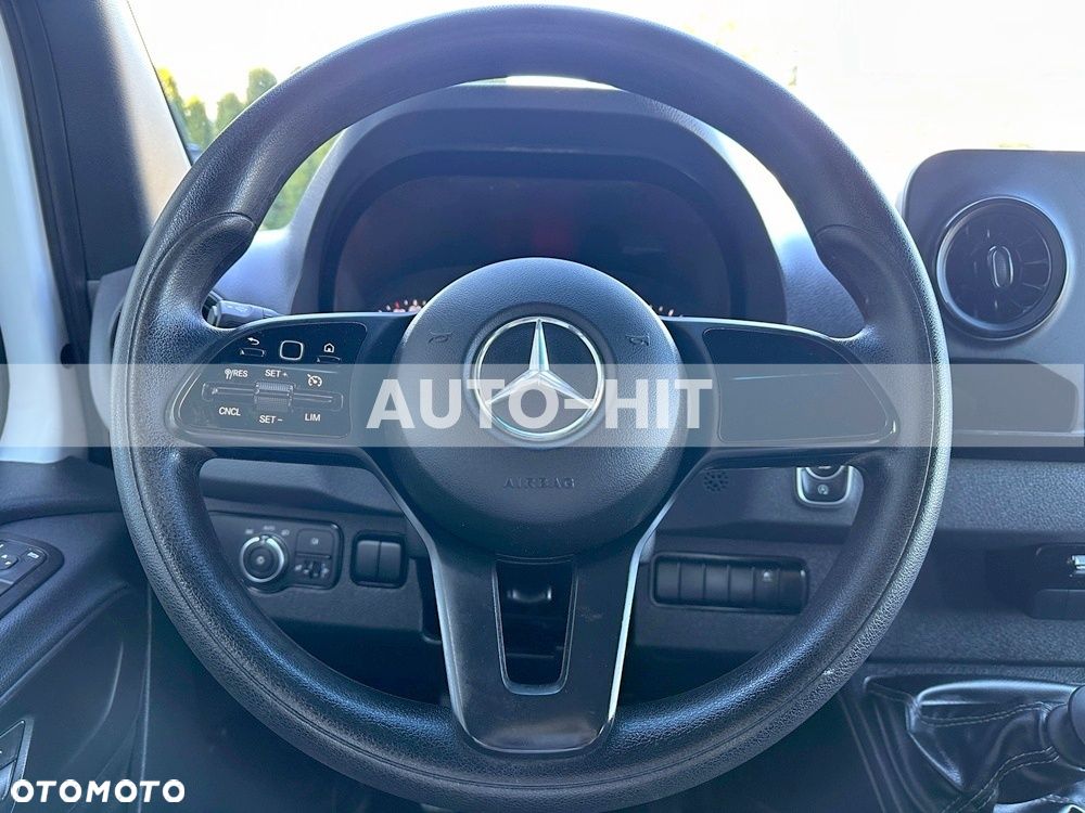 Mercedes-Benz Sprinter - 23