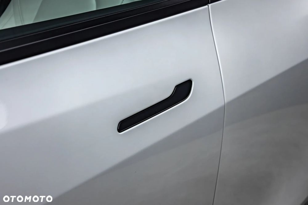 Tesla Model Y - 38