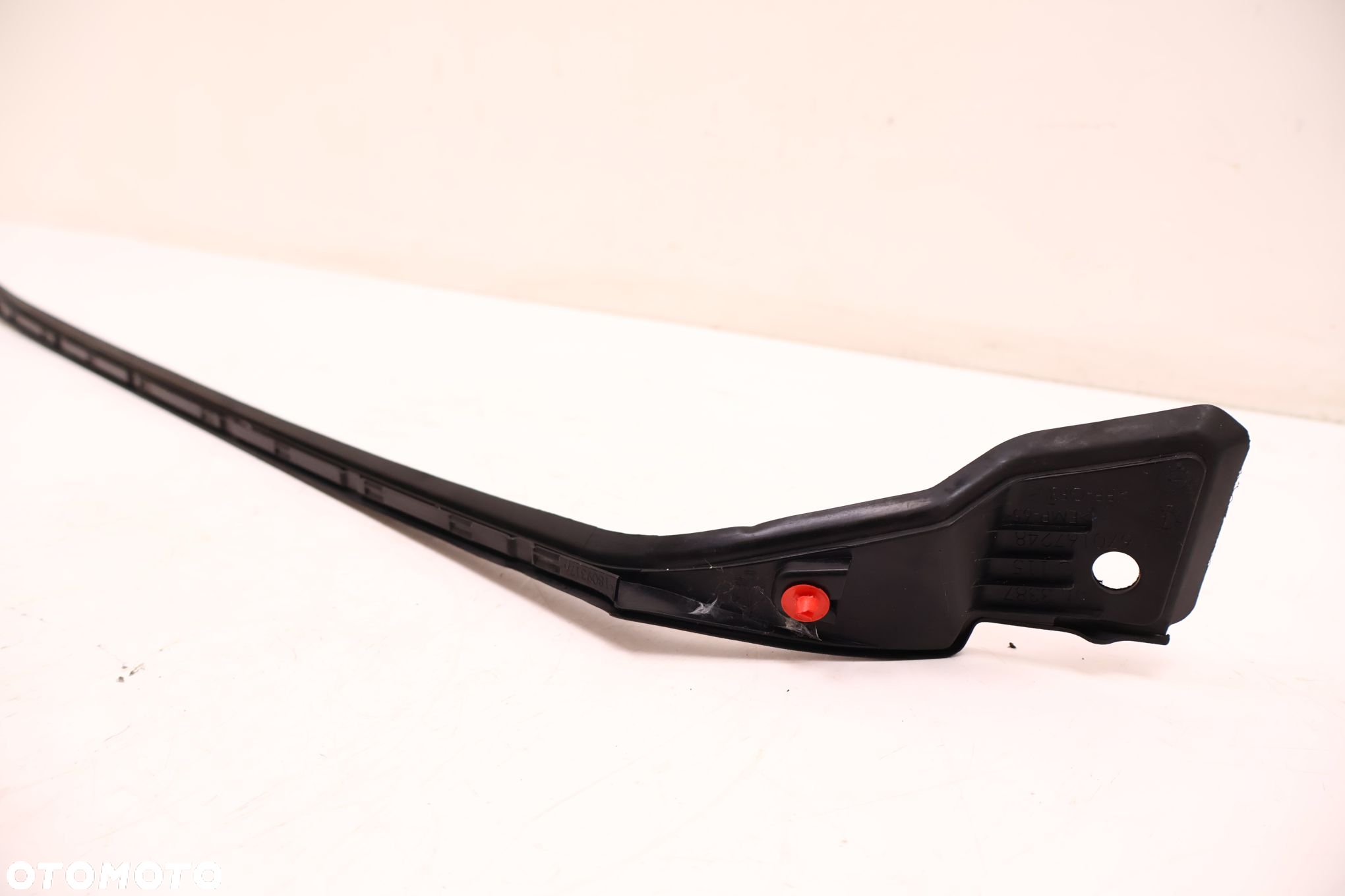 MASERATI GRECALE LISTWA SZYBY CZOŁOWEJ LEWA 670167248 - 6