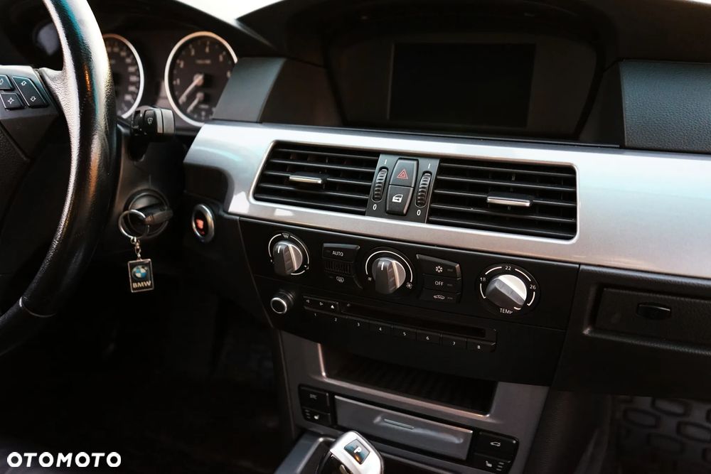 BMW Seria 5 520i - 7