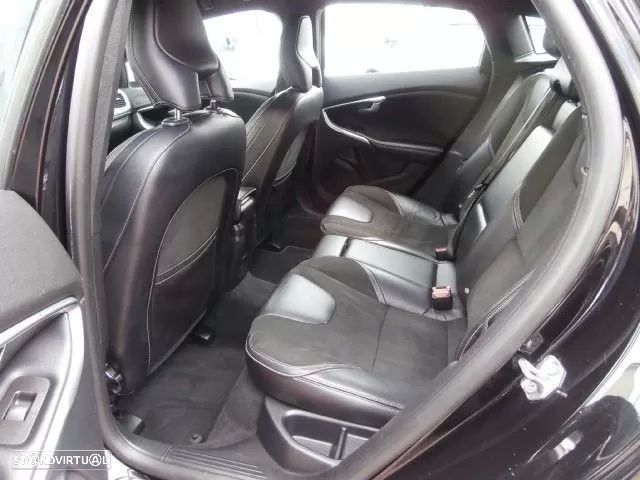 Volvo V40 2.0 D2 R-Design - 31