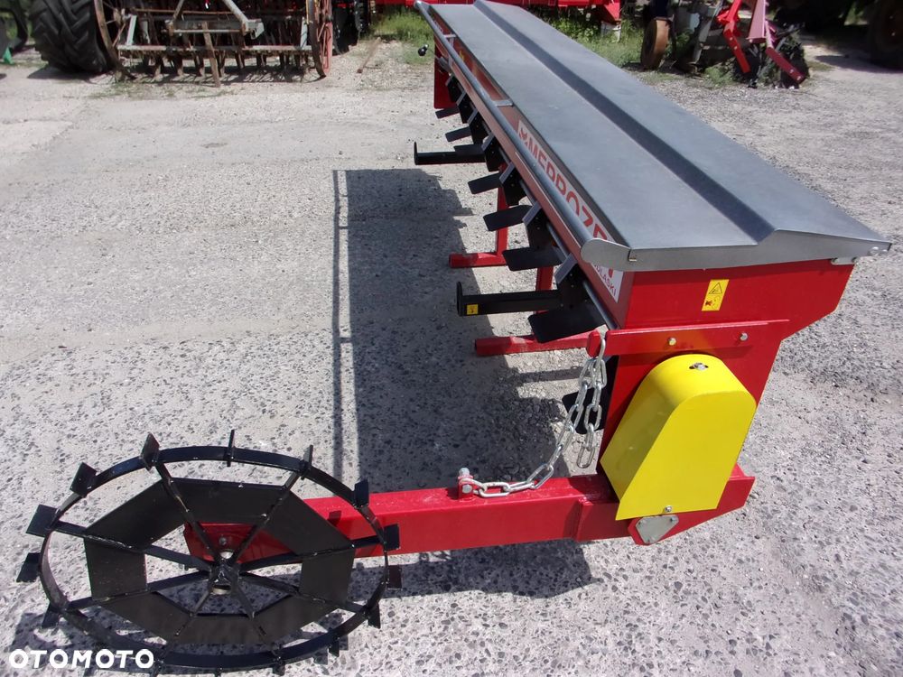 Meprozet Siewnik zbożowy talerzowy S107T, stopkowy S107, S107/1 poplonów S109 MEPROZET, Siewnik zbożowy 2-talerzowy i stopkowy SR25, SR27, SR30, SRT27 Euro-Masz, siewnik nabudowany - agregat uprawowy SNT30, siewnik poplonów Akpil, Siewnik kukurydzy Meprozet - 36