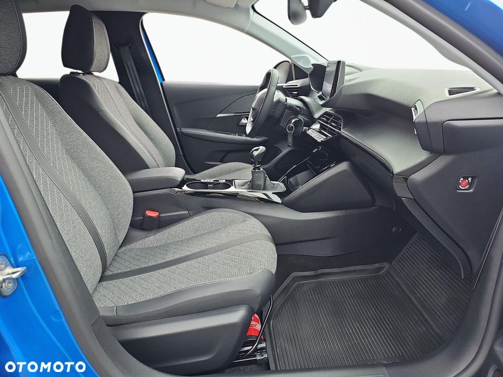 Peugeot 208 - 16