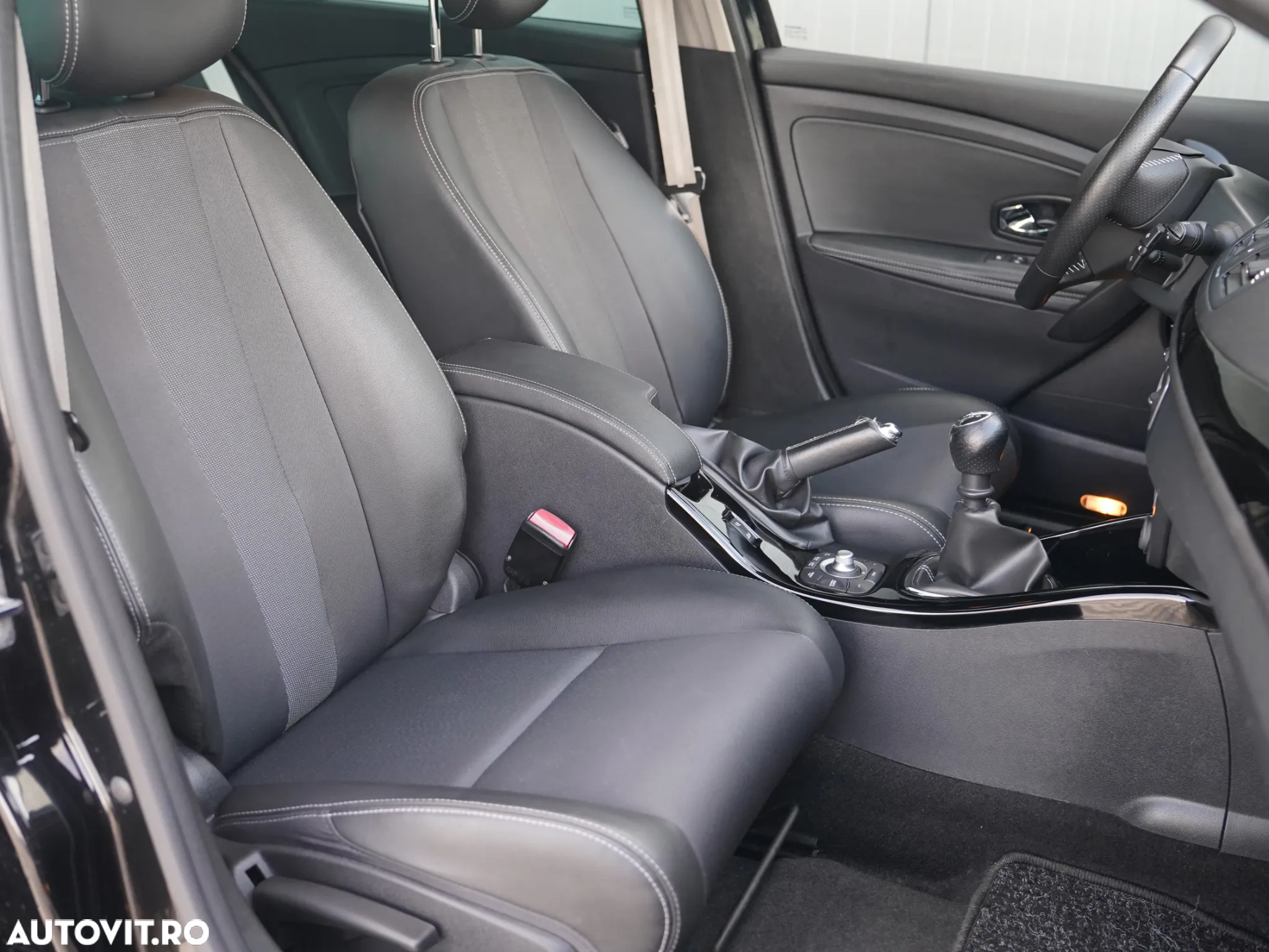 Renault Megane Grandtour TCe 130 Bose Edition - 24