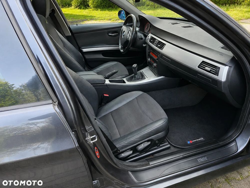 BMW Seria 3 320i Edition Exclusive - 12